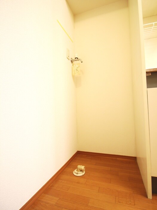 物件内観写真13　(洗濯機置場)