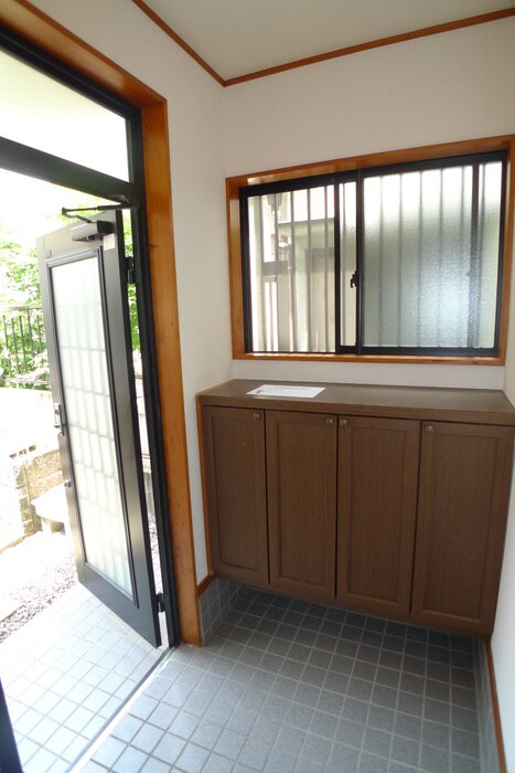 物件内観写真17　(玄関)