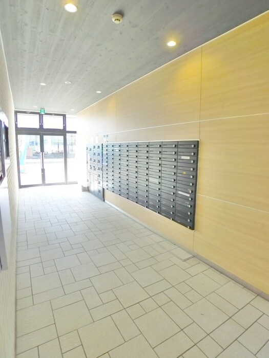 物件外観写真4　(エントランス部分)