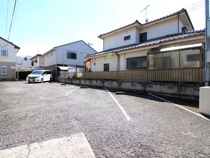 物件外観写真3　(駐車場)