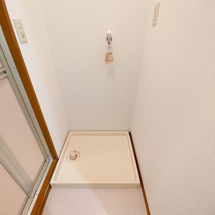 物件内観写真11　(洗濯機置場)