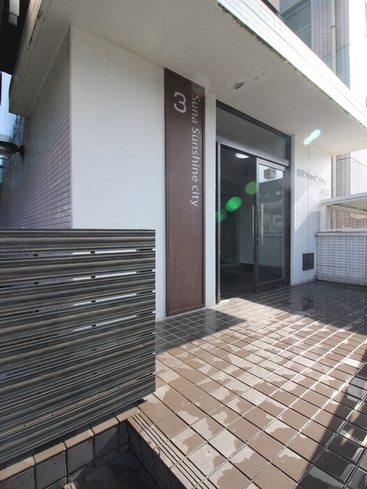 物件外観写真2　(エントランス部分)