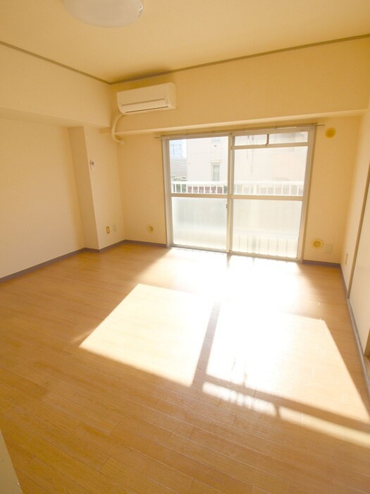 物件内観写真8　(室内からの展望)