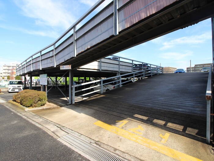 物件外観写真6　(駐車場)