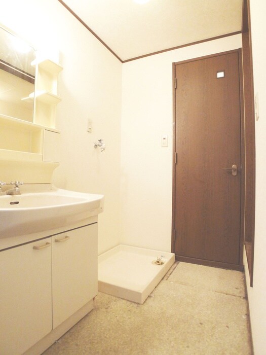 物件内観写真12　(洗濯機置場)