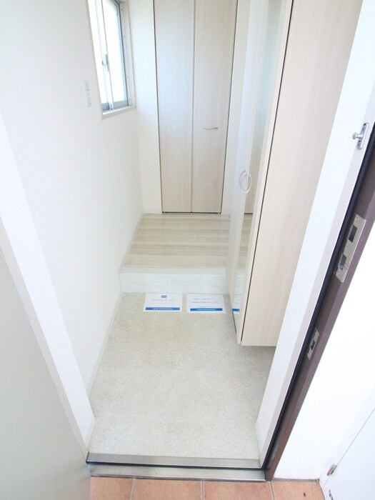 物件内観写真13　(玄関)