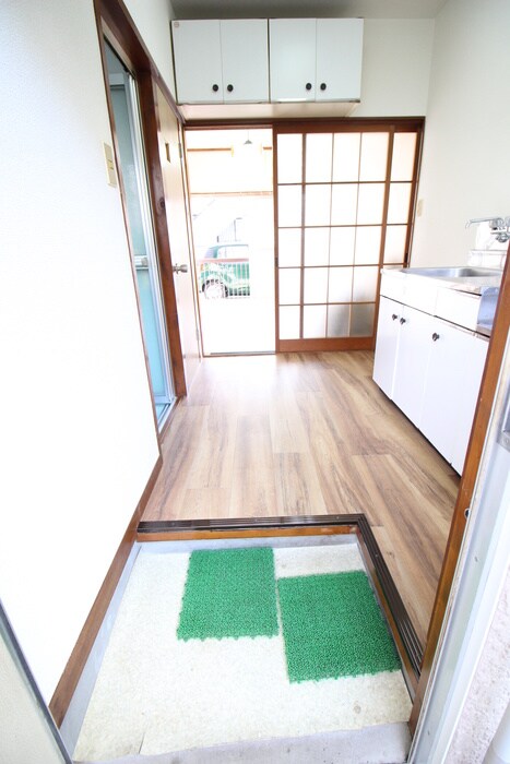 物件内観写真18　(玄関)