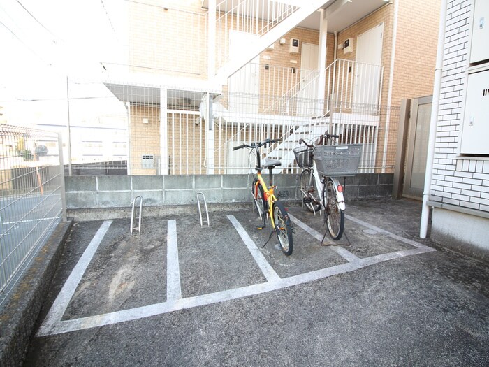 物件外観写真3　(駐輪場)