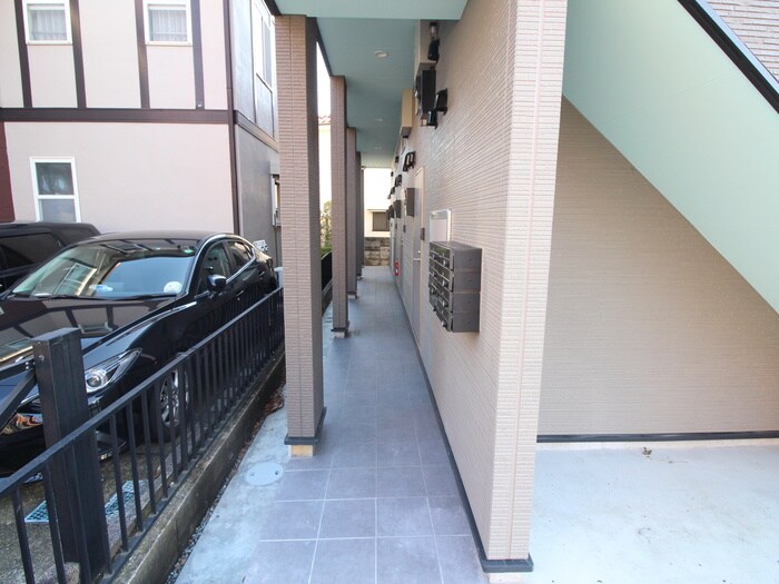 物件外観写真5　(エントランス部分)