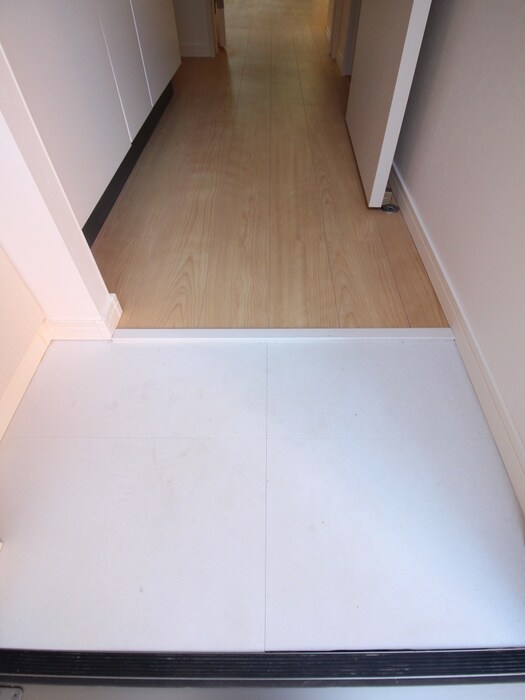 物件内観写真16　(玄関)