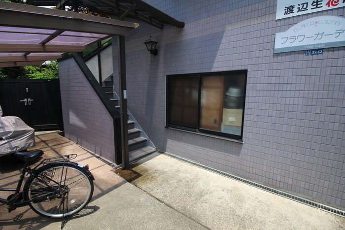 物件外観写真2　(エントランス部分)