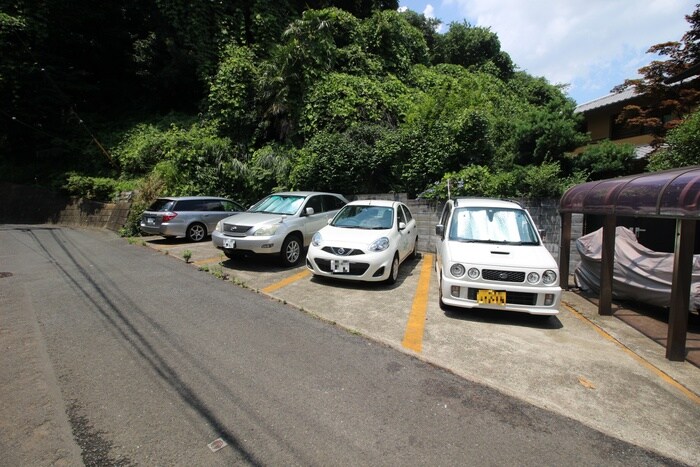 物件外観写真5　(駐車場)