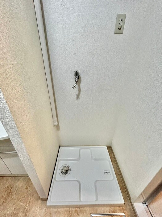 物件内観写真11　(洗濯機置場)