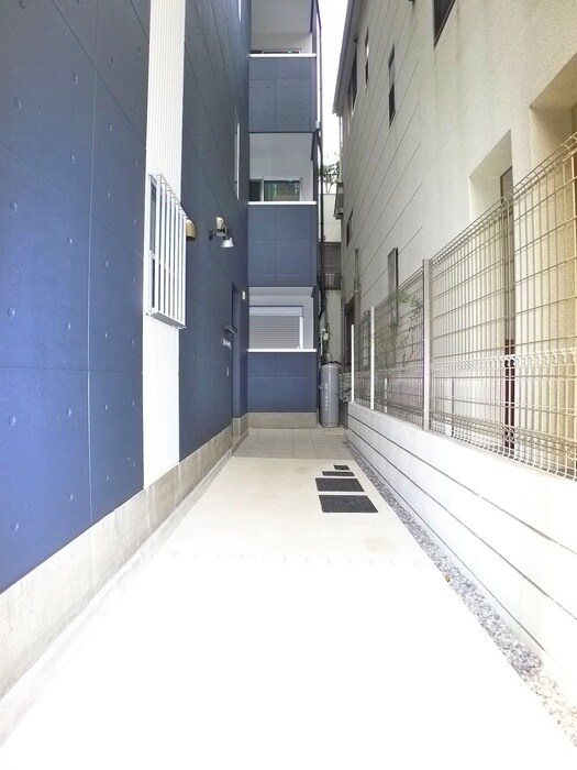 物件外観写真3　(エントランス部分)