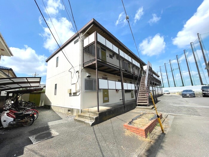 物件外観写真2　(エントランス部分)