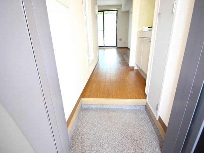 物件内観写真4　(玄関)