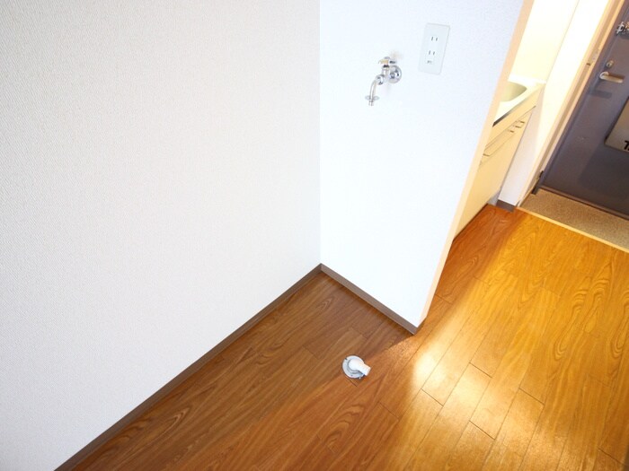 物件内観写真10　(洗濯機置場)