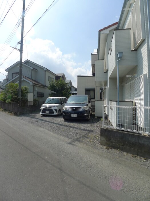 物件外観写真2　(駐車場)