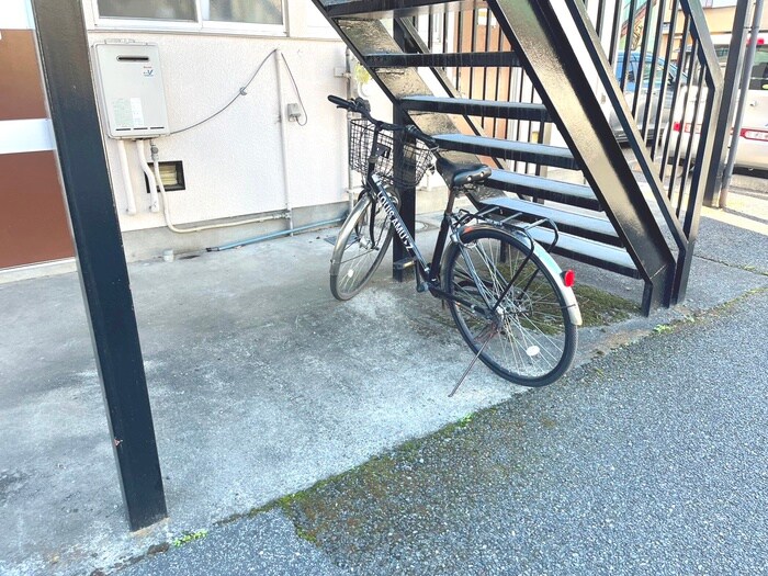 物件外観写真4　(駐輪場)