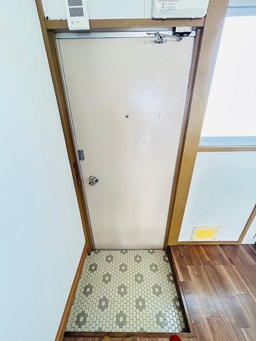 物件内観写真11　(玄関)