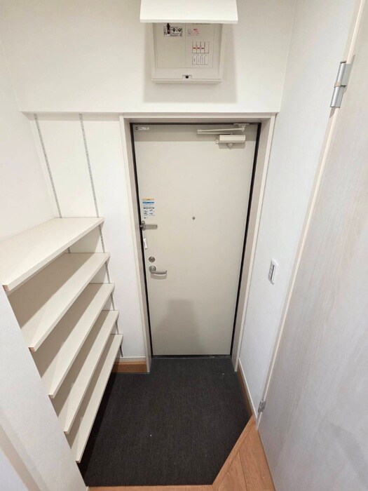 物件内観写真7　(玄関)