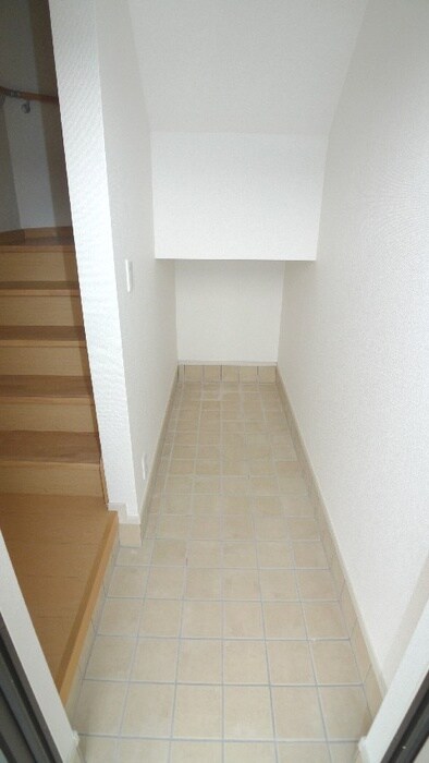 物件内観写真13　(玄関)