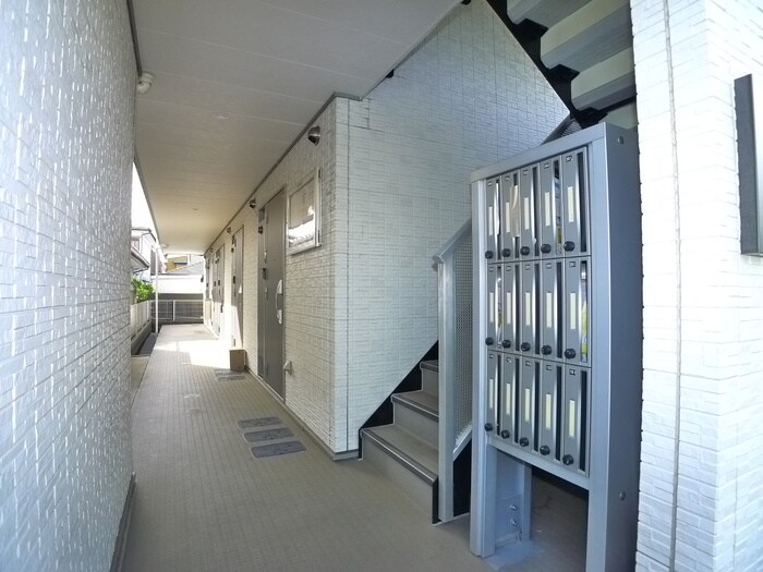 物件外観写真4　(エントランス部分)