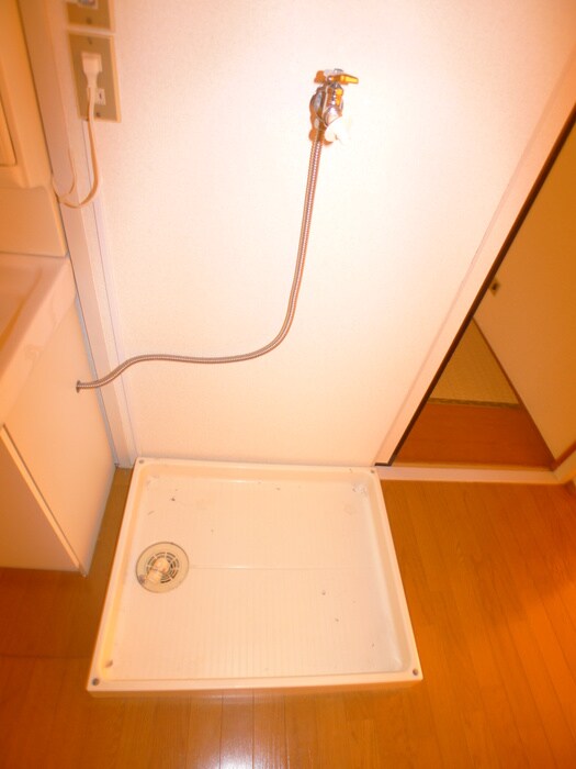 物件内観写真7　(洗濯機置場)