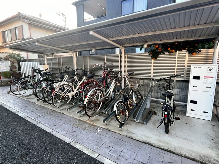 物件外観写真3　(駐輪場)