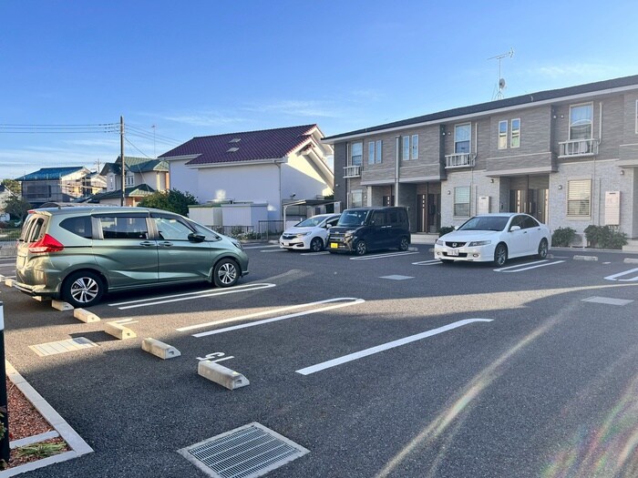 物件外観写真5　(駐車場)