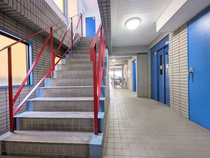 物件外観写真4　(エントランス部分)