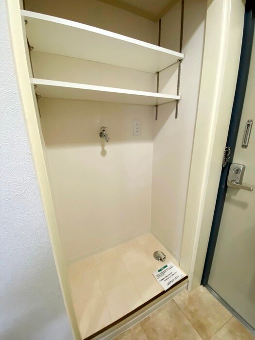 物件内観写真14　(洗濯機置場)