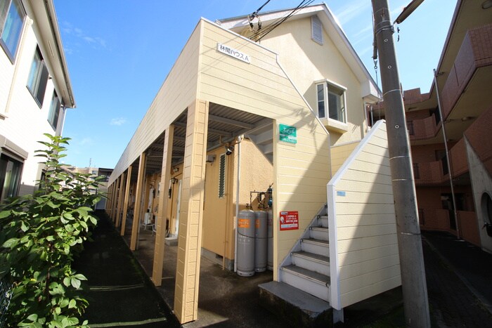 物件外観写真2　(エントランス部分)