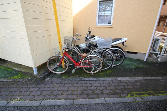 物件外観写真4　(駐輪場)