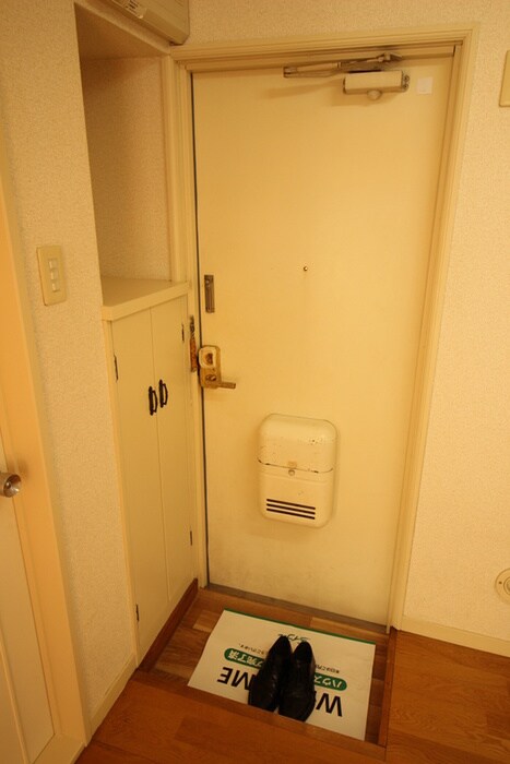 物件内観写真13　(玄関)