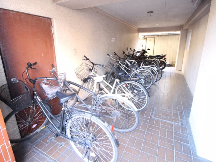 物件外観写真5　(駐輪場)