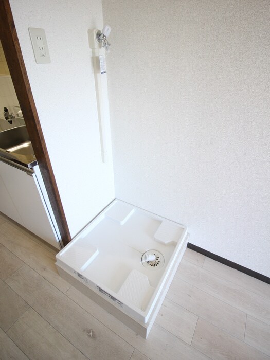 物件内観写真12　(洗濯機置場)