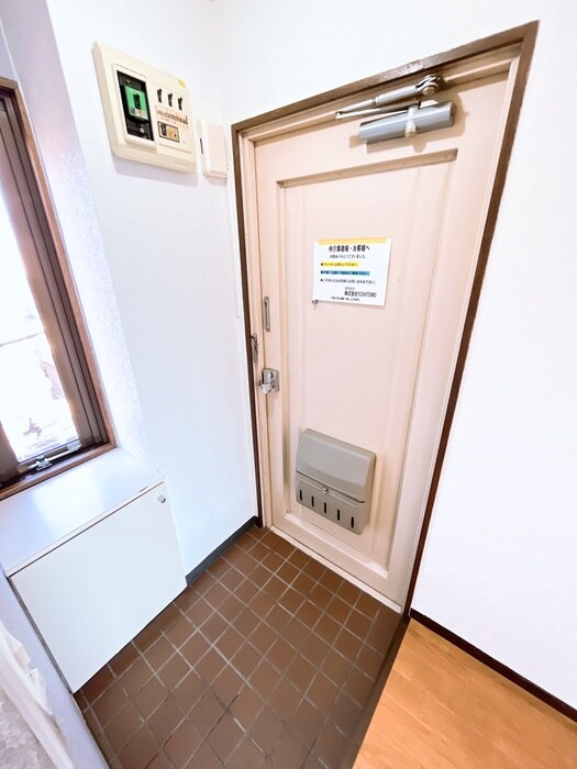 物件内観写真12　(玄関)