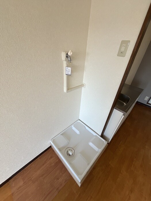 物件内観写真16　(洗濯機置場)