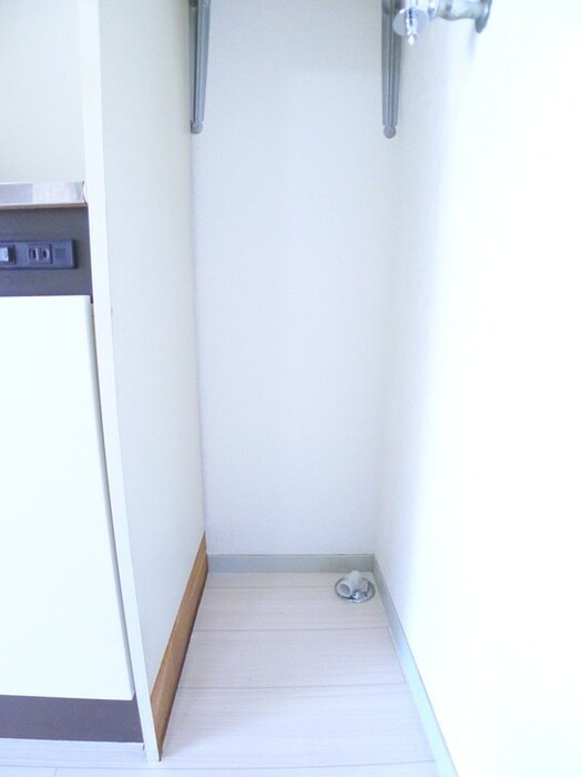 物件内観写真16　(洗濯機置場)