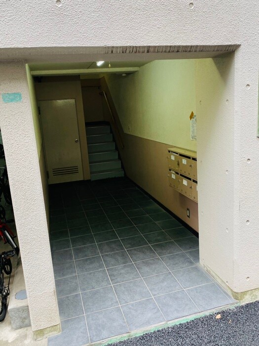 物件外観写真5　(エントランス部分)