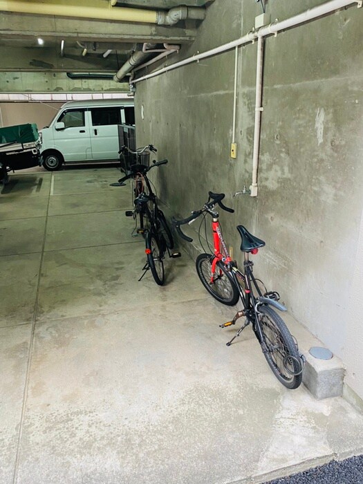 物件外観写真6　(駐輪場)
