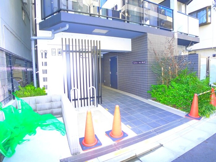 物件外観写真3　(エントランス部分)