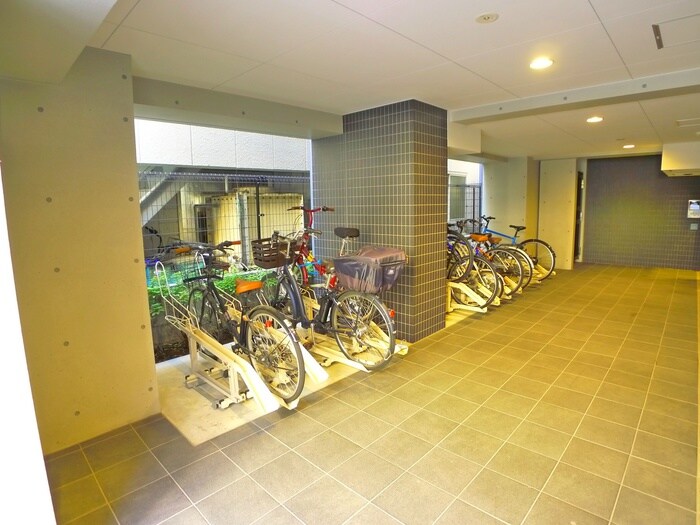 物件外観写真4　(駐輪場)