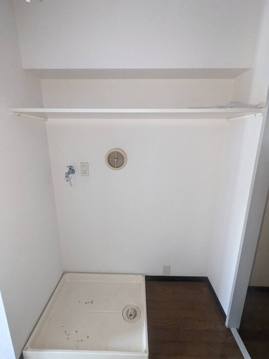 物件内観写真11　(洗濯機置場)