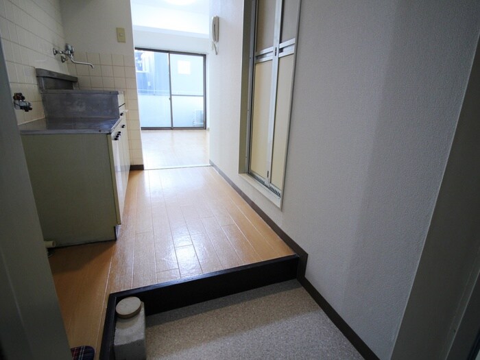 物件内観写真12　(玄関)