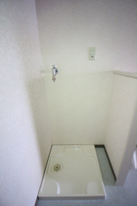 物件内観写真12　(洗濯機置場)