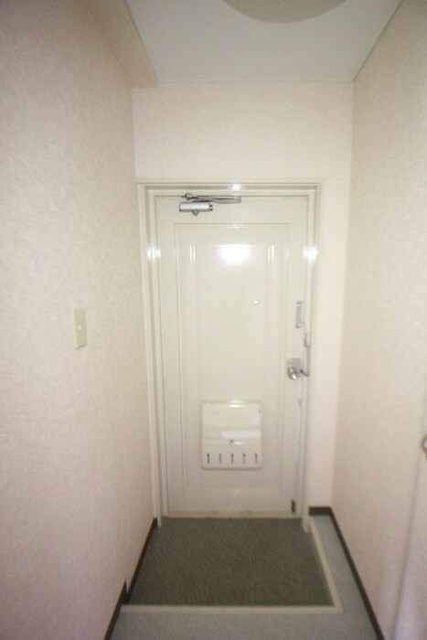 物件内観写真16　(玄関)