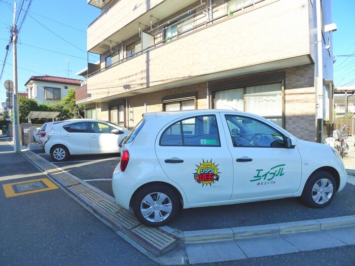 物件外観写真3　(駐車場)