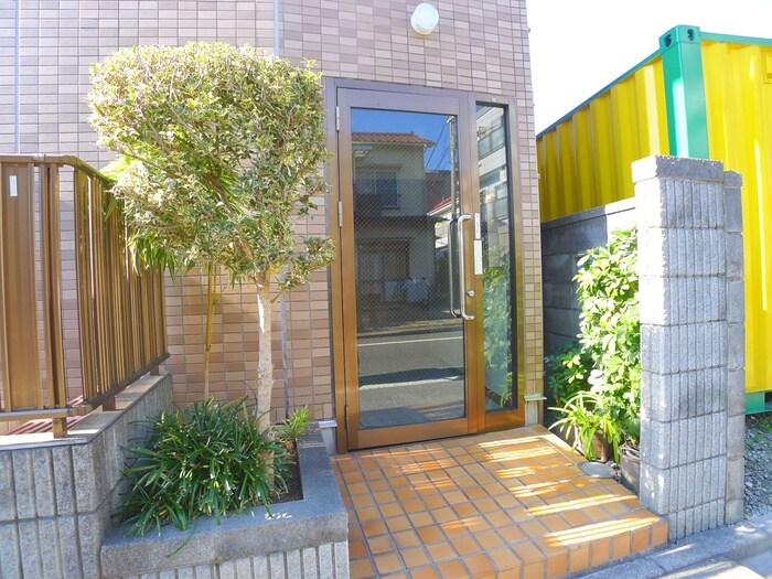 物件外観写真6　(エントランス部分)